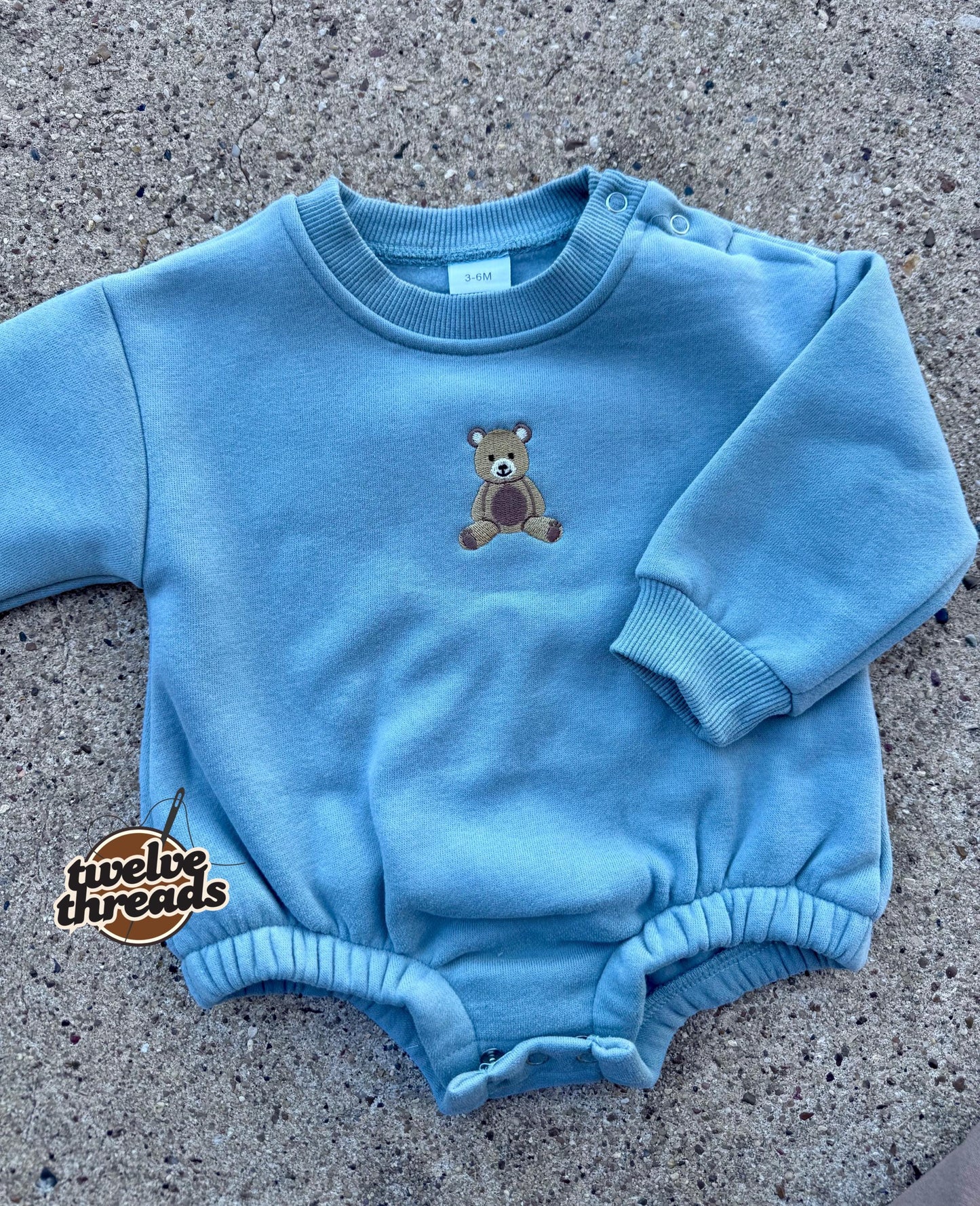 Tiny teddy bear with custom bow, baby bubble romper, embroidered teddy bear, embroidery, custom bubble, kids tales, bear sweatshirt crewneck