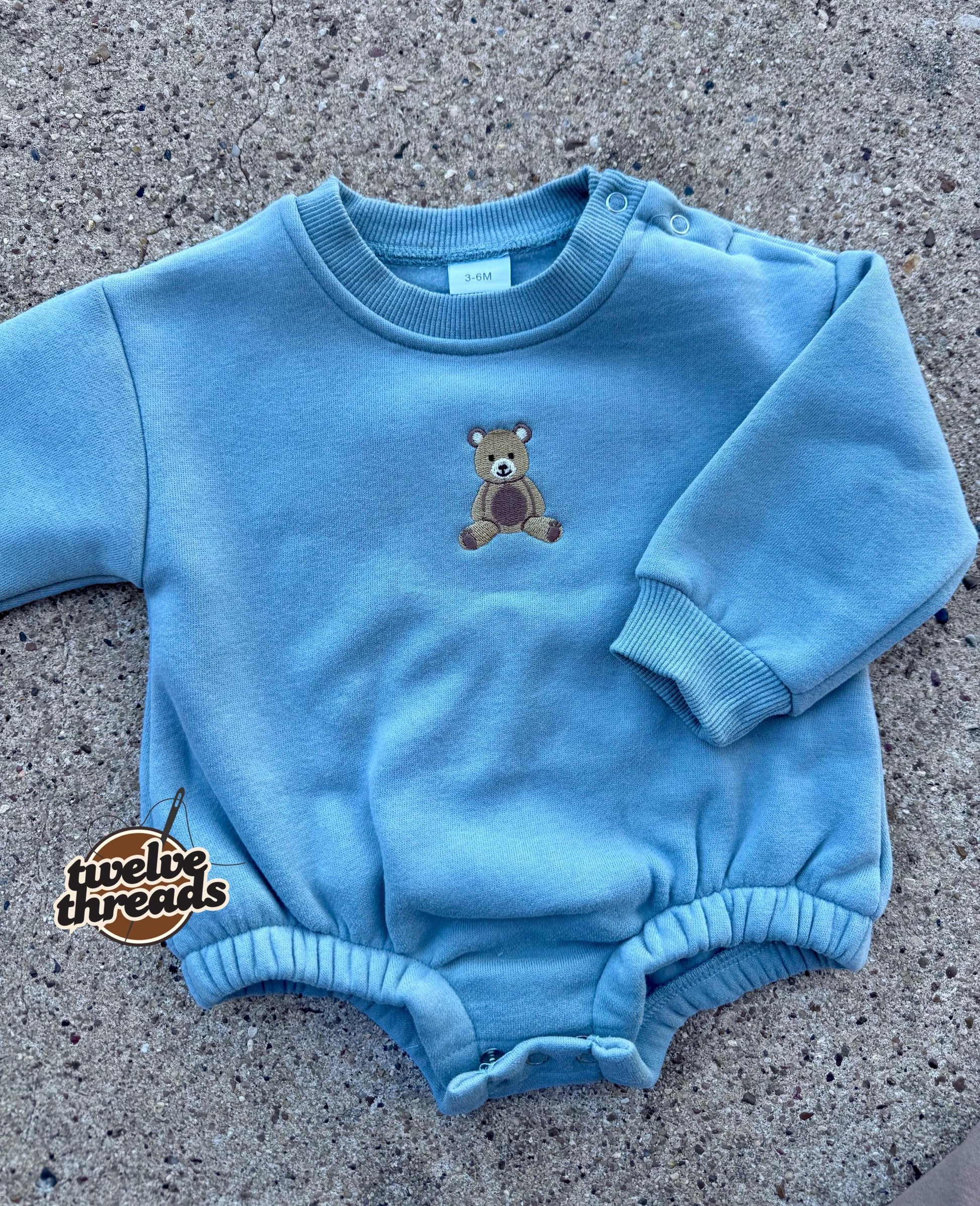 Tiny teddy bear with custom bow, baby bubble romper, embroidered teddy bear, embroidery, custom bubble, kids tales, bear sweatshirt crewneck