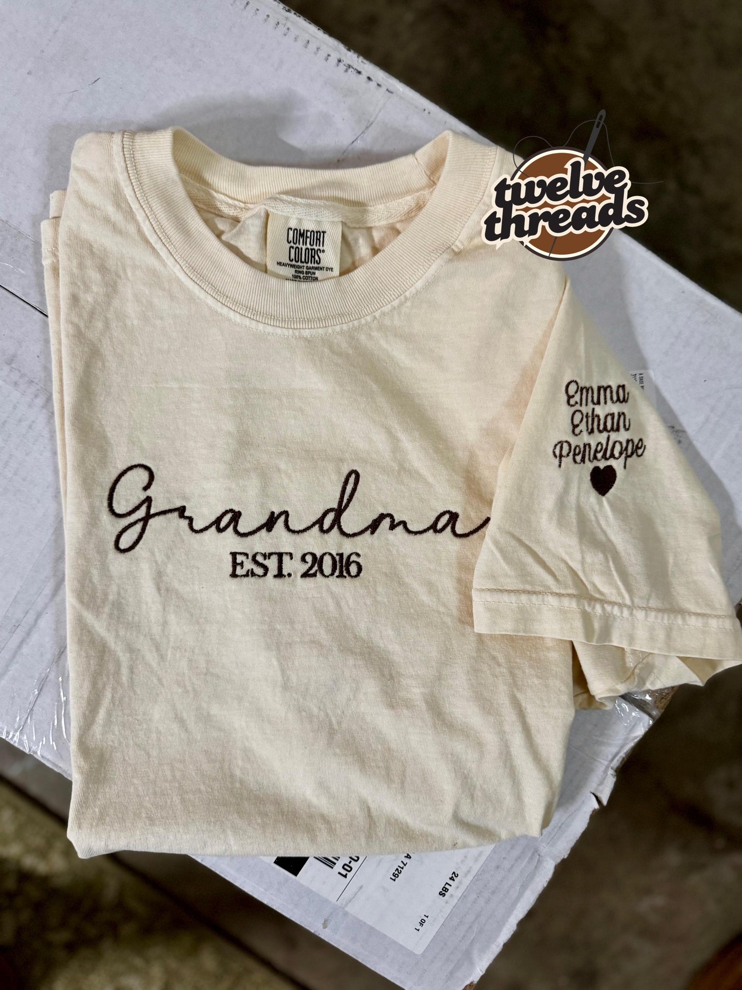 Embroidered custom name crew neck, personalized sweatshirt, embroidered unisex t shirt, embroidered names on the sleeve, custom names